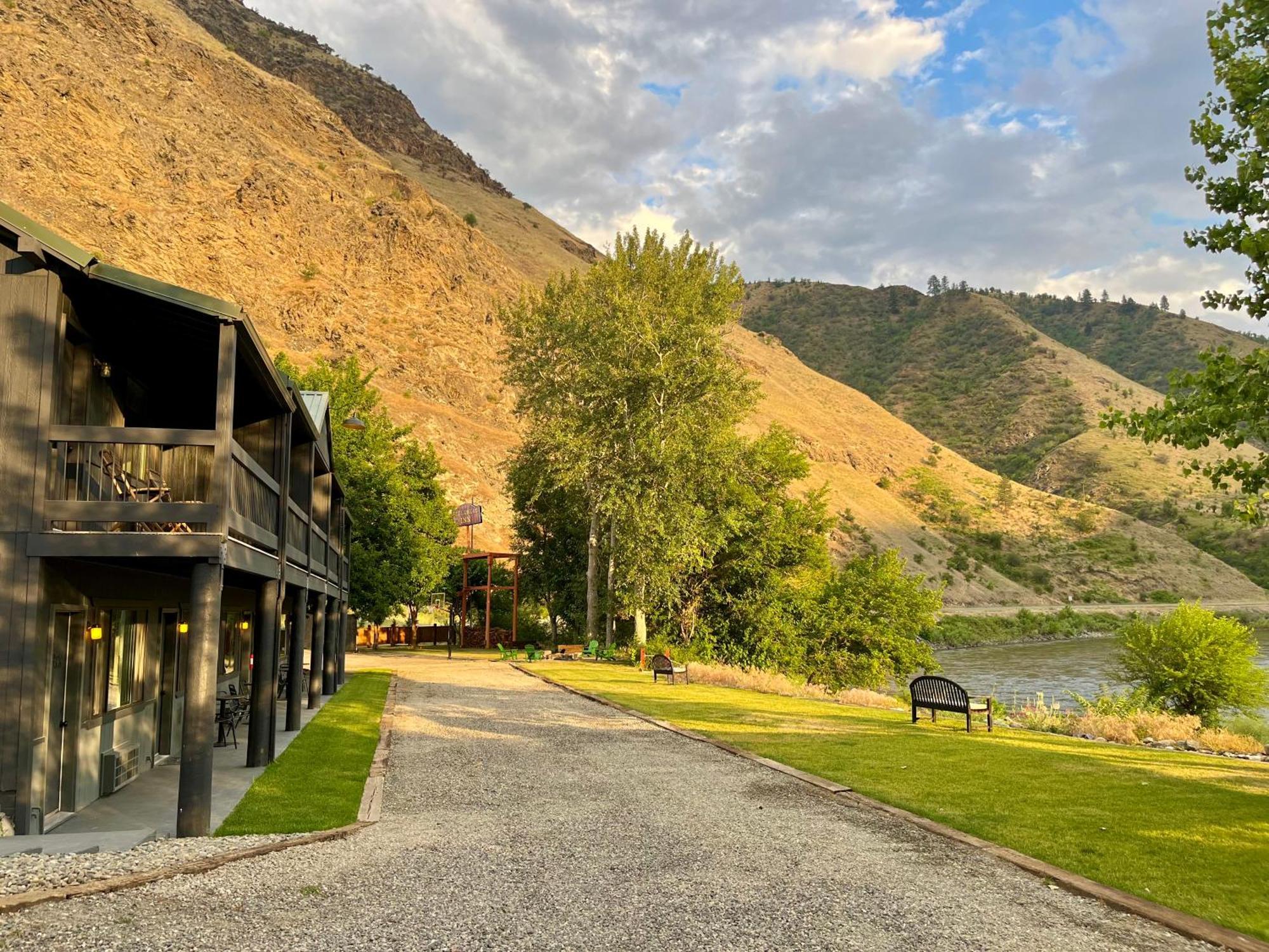 Steelhead Lodge Lucile Exterior photo